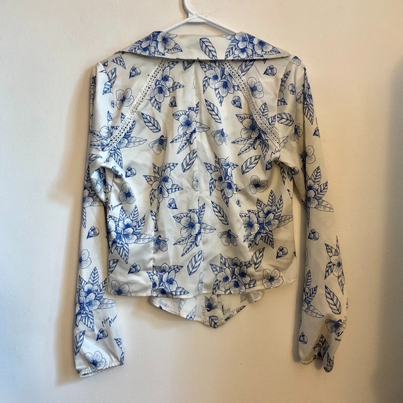 Blouse/button down shirt with blue floral print - Picture 4 of 7